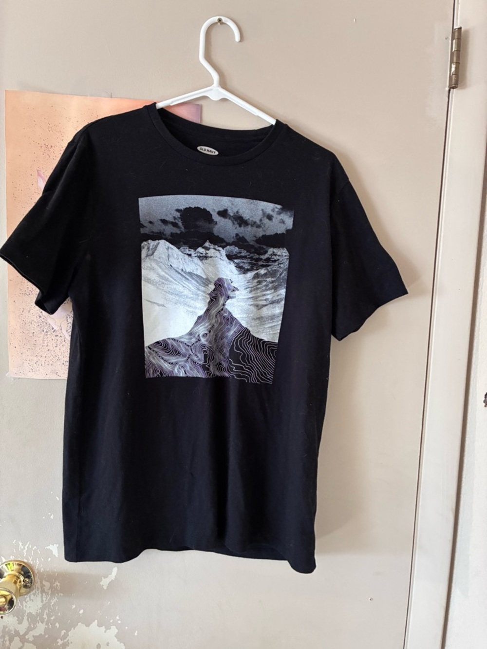 Old Navy Black Short-Sleeve Graphic Tee with Mountain Scene